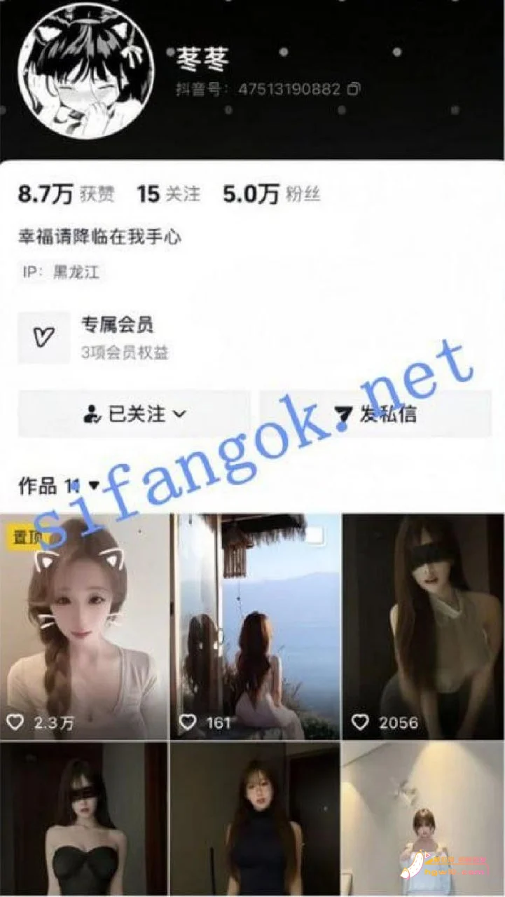 网红苳笗女仆装露脸定制私拍:甜美反差与指尖紫薇特写