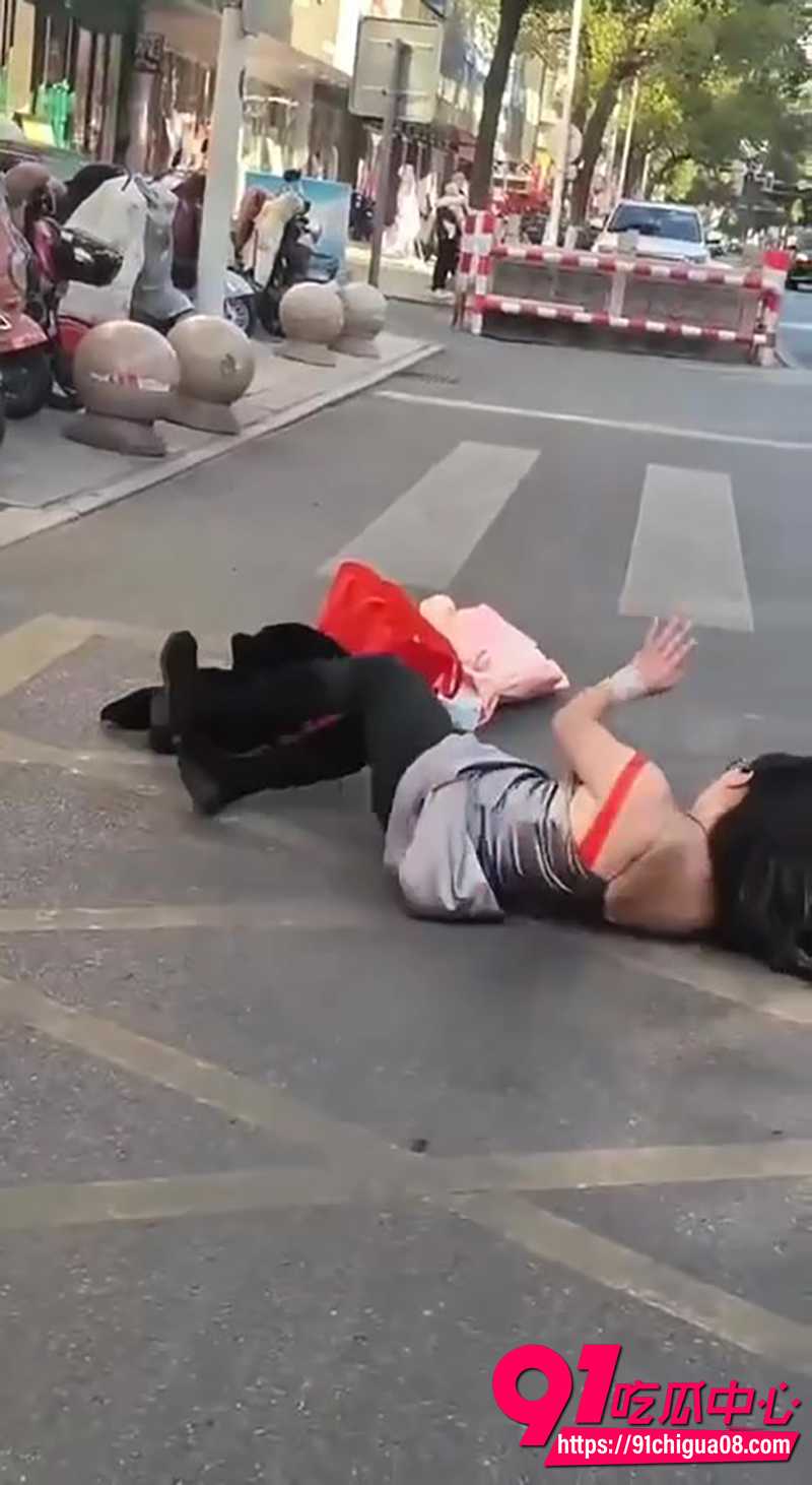 泰兴街头美女脱衣热舞 7 泰兴街头美女脱衣热舞 7