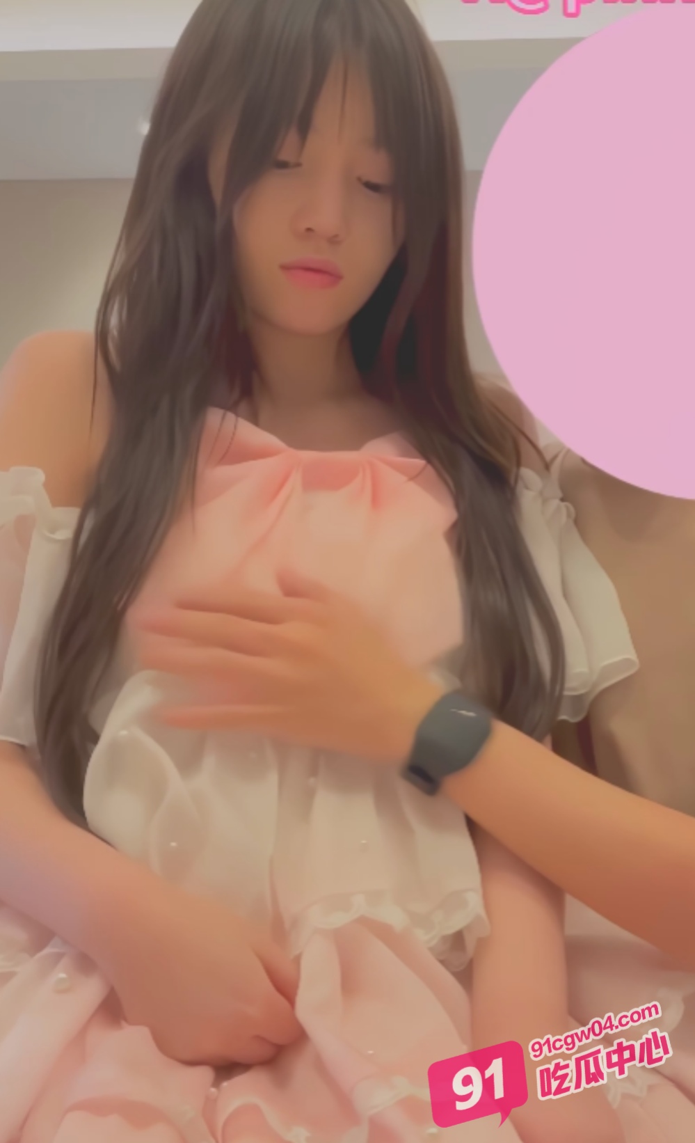 约炮大神粉红君3k约操e奶萝莉 甜美嫩妹面无表情仿佛被操干了精气神！ 配图2