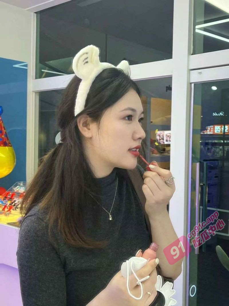 四川女老师张英私拍曝光～举着手机让老公看自己吃鸡的样子 “老公 放过我吧”