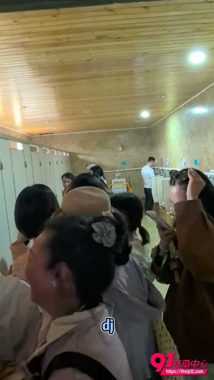 景区女厕3