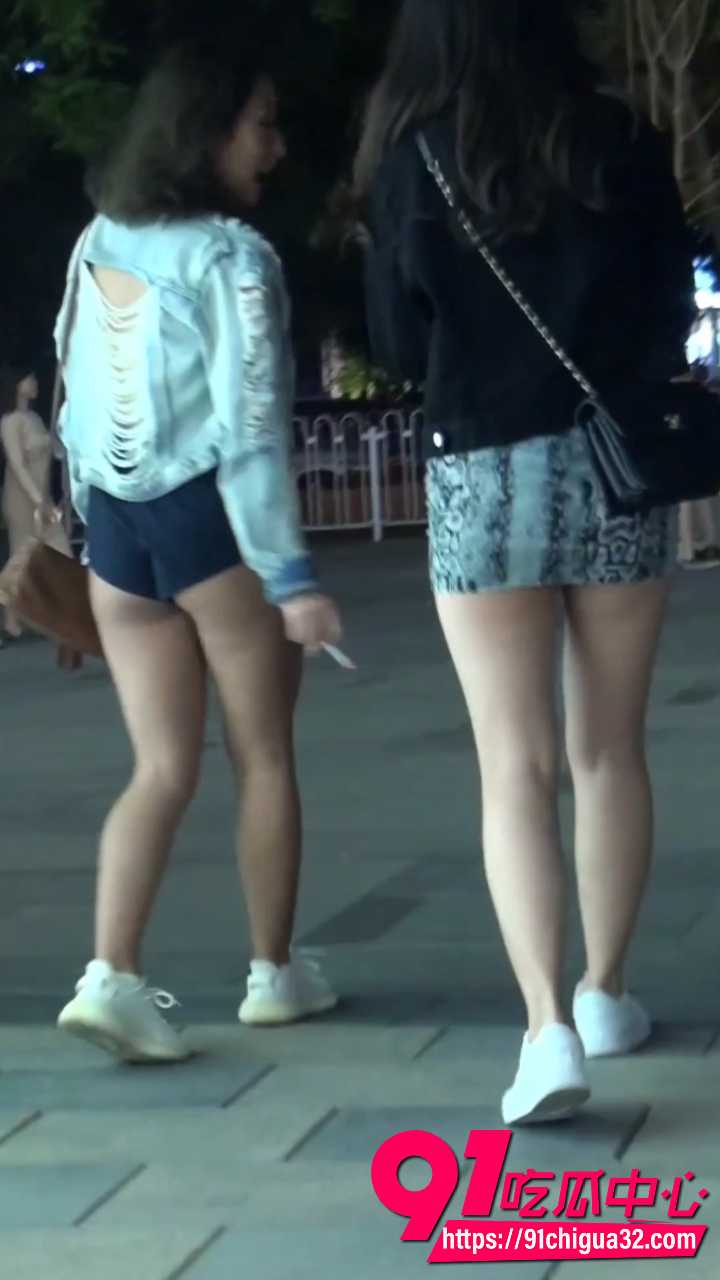 经典街拍包臀短裙美女8 经典街拍包臀短裙美女8
