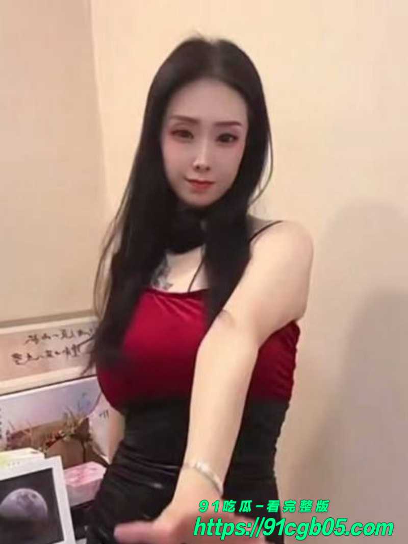 抖音轻熟女二舅妈包臀裙热舞 揉捏纹身巨乳轻抚骚逼 挑逗画面欲火难耐
