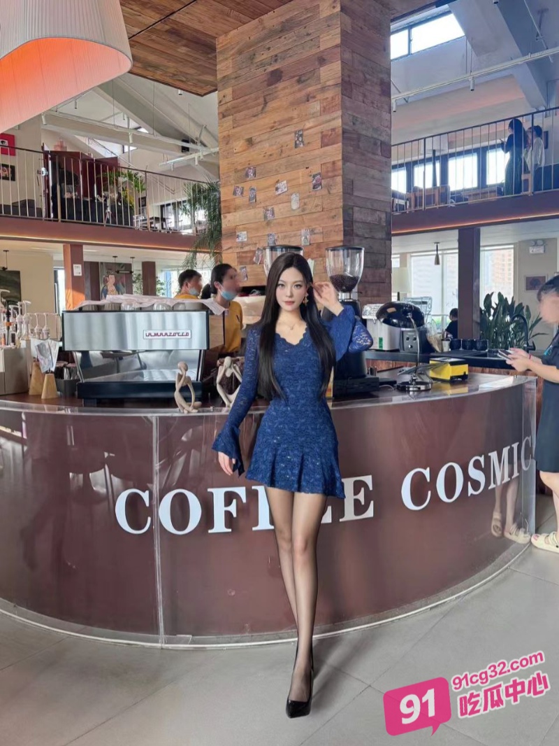 上海娇妻惠莹玉在家自慰被自己的霸总老公发现 霸总直接杀回家中爆干骚货!