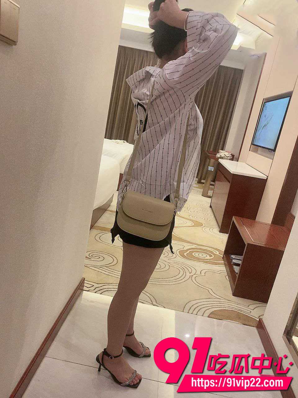 海角乱伦原创 长腿嫂子丝袜控 老妈带女友吃酒不在家 偷偷带嫂子去酒店再次开苞嫂子屁眼