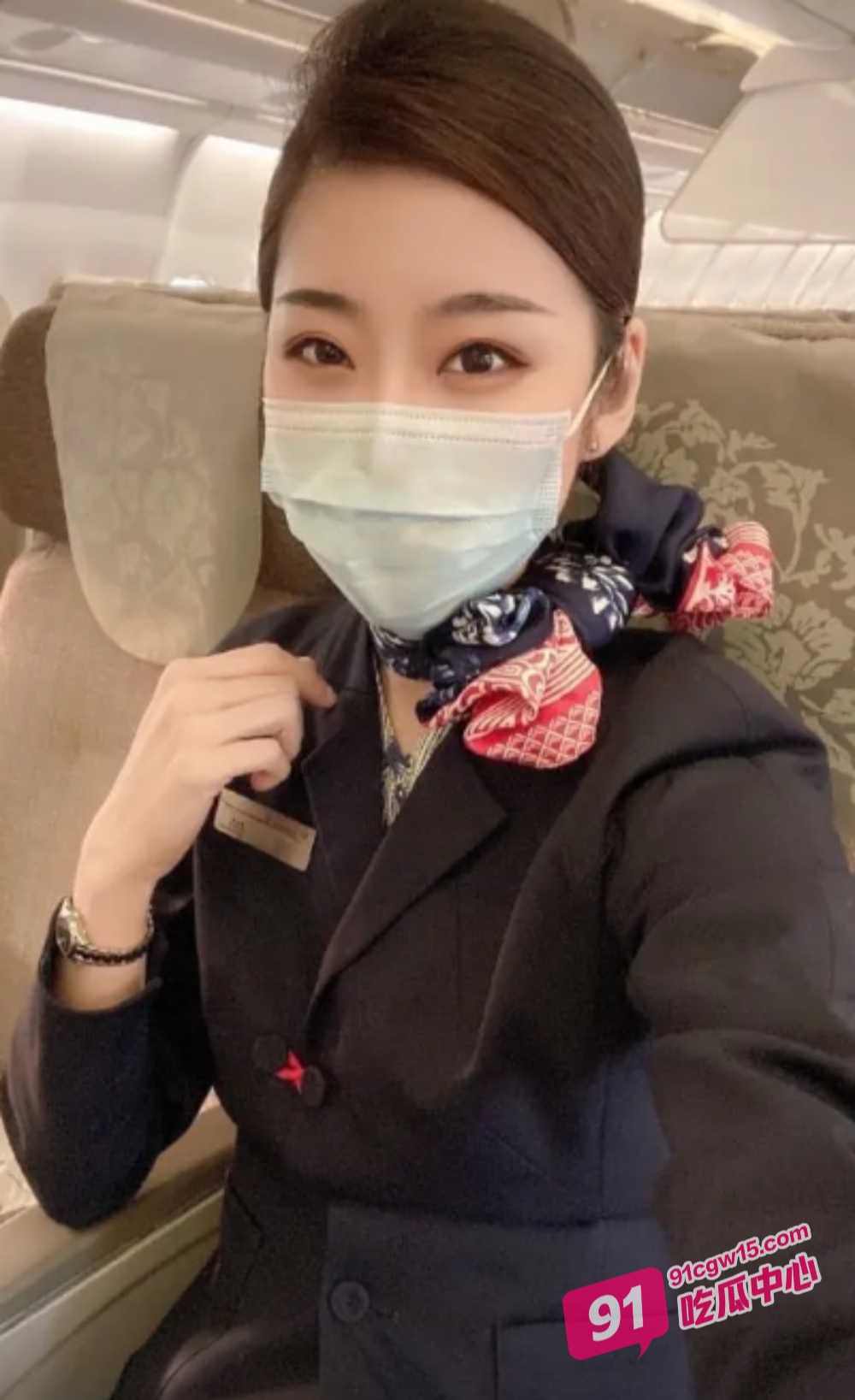 国航美女空姐丁晓璇被富二代高价拿下抓住头发强力爆操 淫叫声就没停过！ 配图
