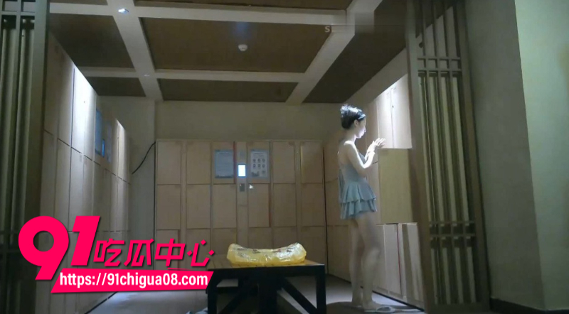 大神女扮男装在水上乐园女更衣间偷拍美女裸体1 大神女扮男装在水上乐园女更衣间偷拍美女裸体1