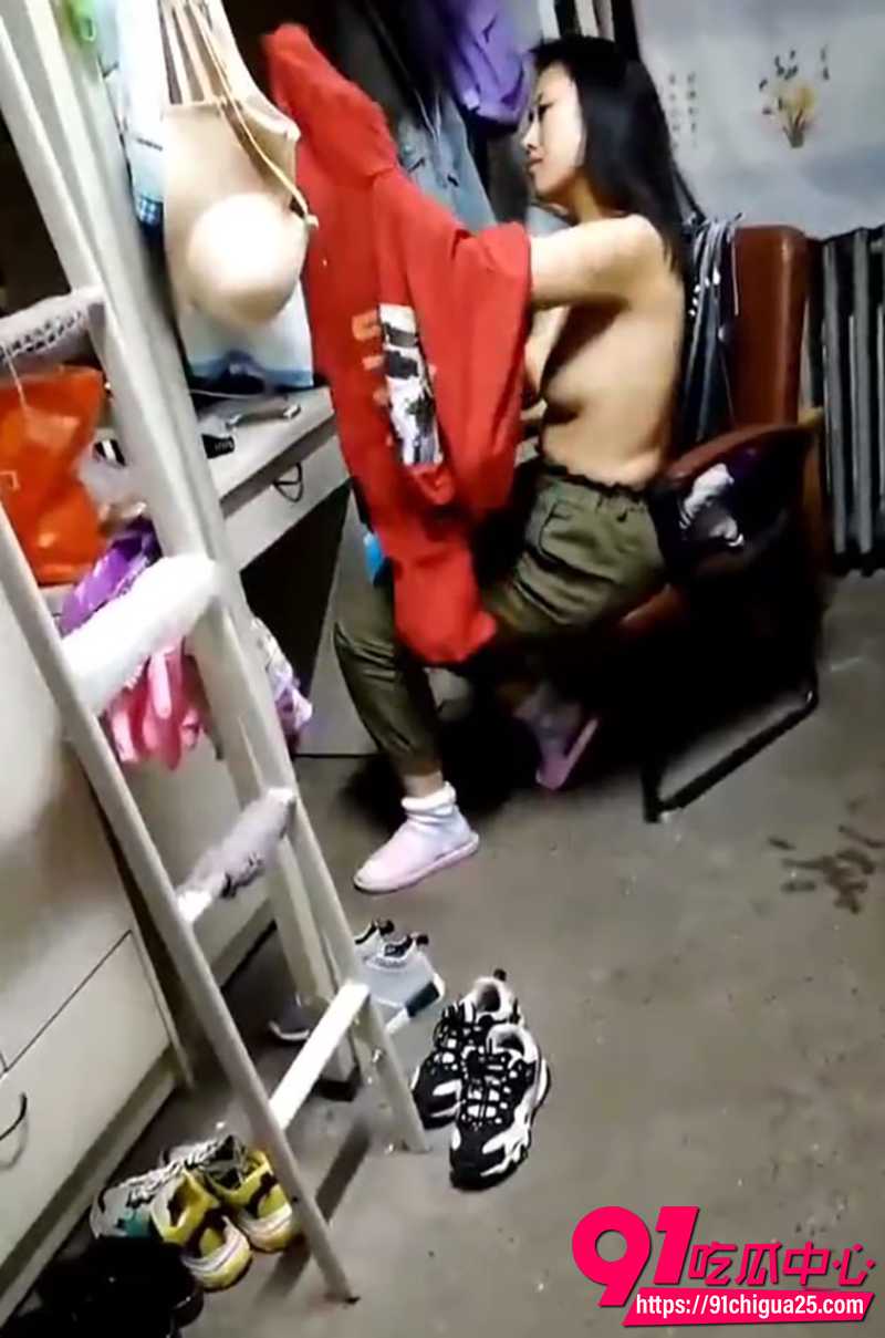 女大宿舍偷拍视频 2 女大宿舍偷拍视频 2