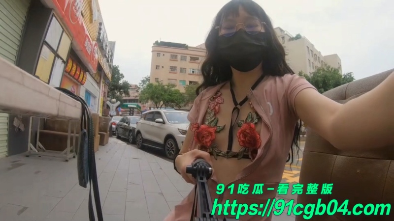 推特反差少妇冯珊珊在居民区极限露出网页素材3水印版 推特反差少妇冯珊珊在居民区极限露出网页素材3水印版