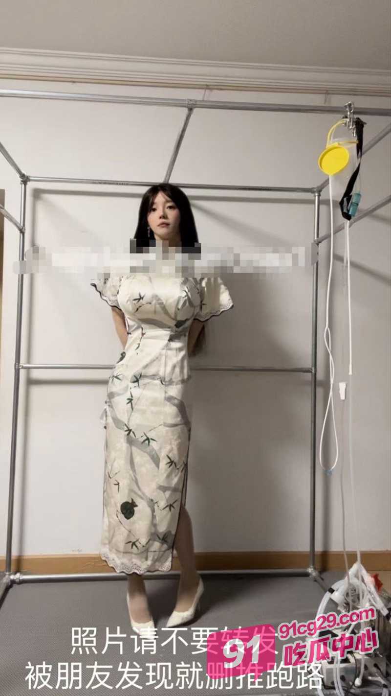 太炸裂了！母狗自我调教 导尿管和灌肠器连接嘴巴 把每天产出的粪便和体液自循环！ 配图2
