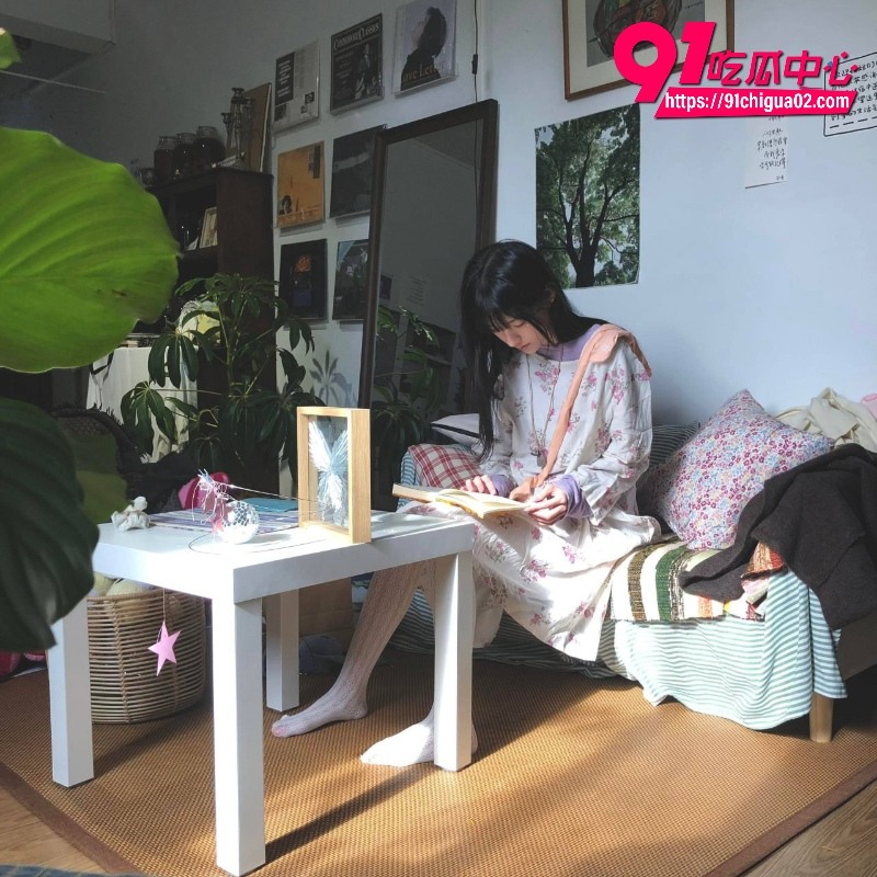 长沙市财经职业中专 赵虹 宿舍里用风油精自慰拍摄3 长沙市财经职业中专 赵虹 宿舍里用风油精自慰拍摄3