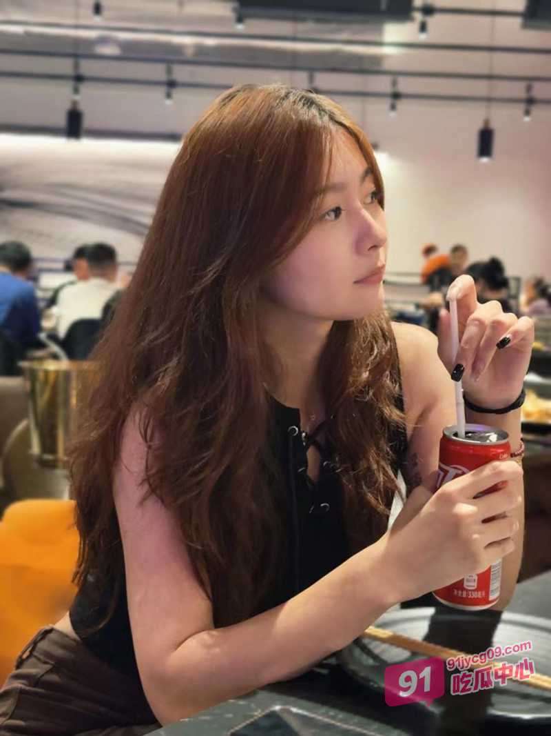 重庆美女孟瑶黑丝诱惑 和富豪男友宾馆激战视频泄露！ 配图