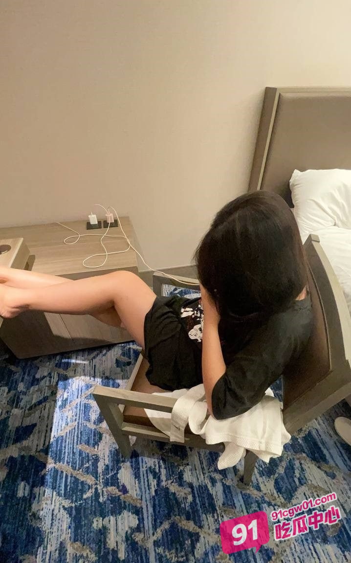 推特极品骚妻小肥羊组织线下4p换妻活动 超多夫妻报名参与淫乱派对! 配图2