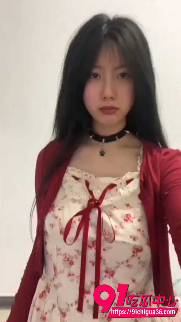 抖音网红大奶萌妹舌头君露脸自拍福利曝光 白虎馒头逼被玩到流水