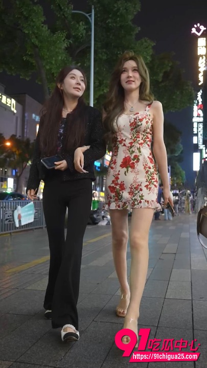 街拍抄底高颜值网红1
