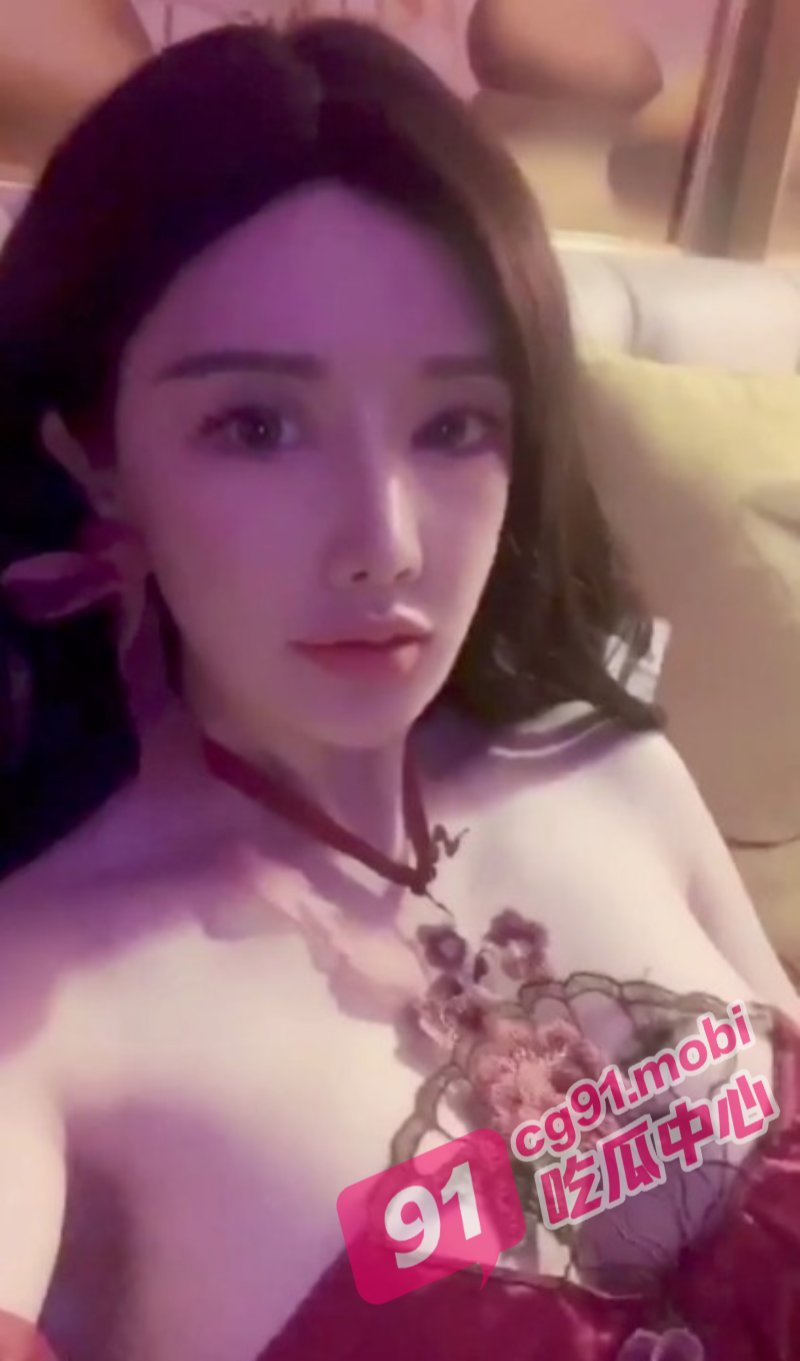 秀人网核弹巨乳潘娇娇 和厨娘大尺度私房秀 和摄影师大胆玩3P！