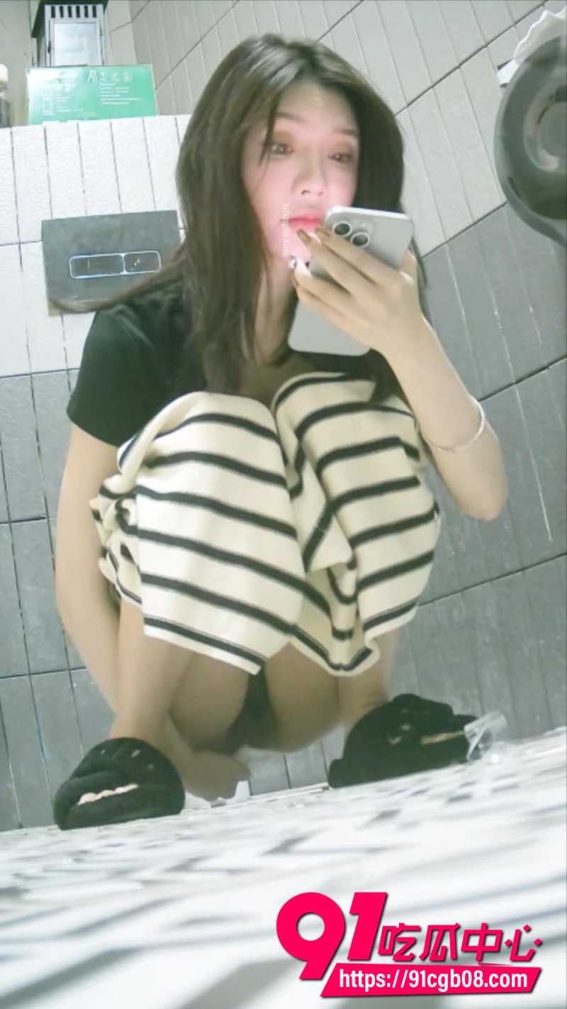 商超厕拍极品超白嫩妹子5