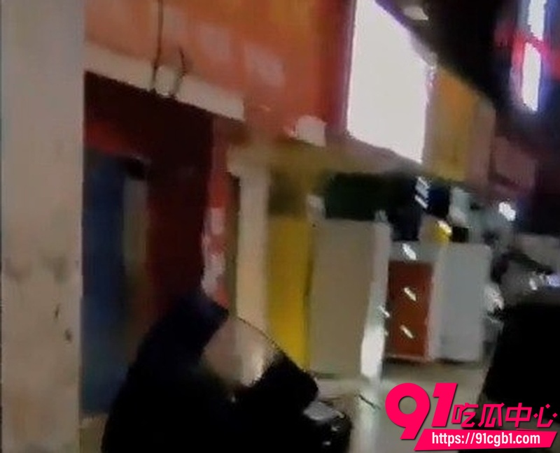 深夜城中村扫街体验50岁老阿姨足疗店性服务 第一视角实录 口交传教士体位床上激战6
