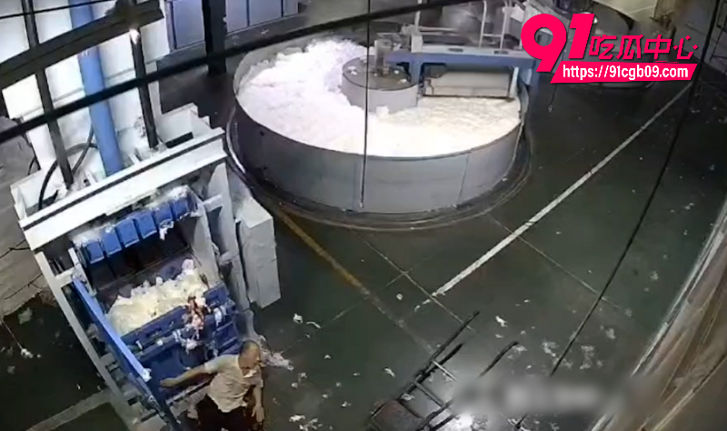 西北角碎料机血腥惨案5