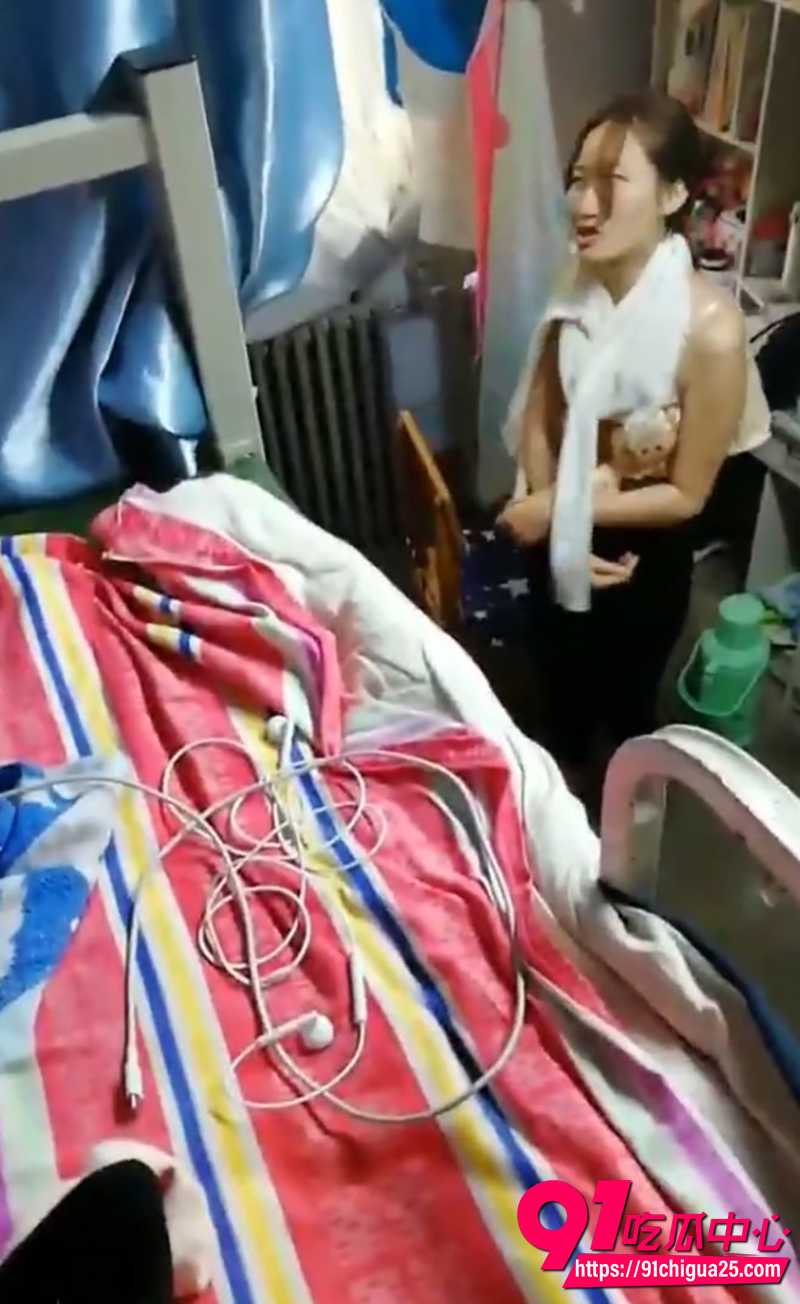女大宿舍偷拍视频 3 女大宿舍偷拍视频 3