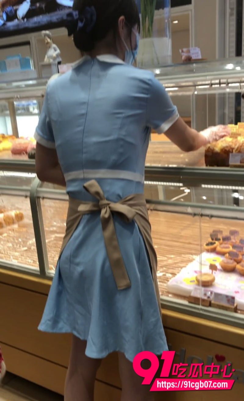 抄底偷拍 好利来服务员4