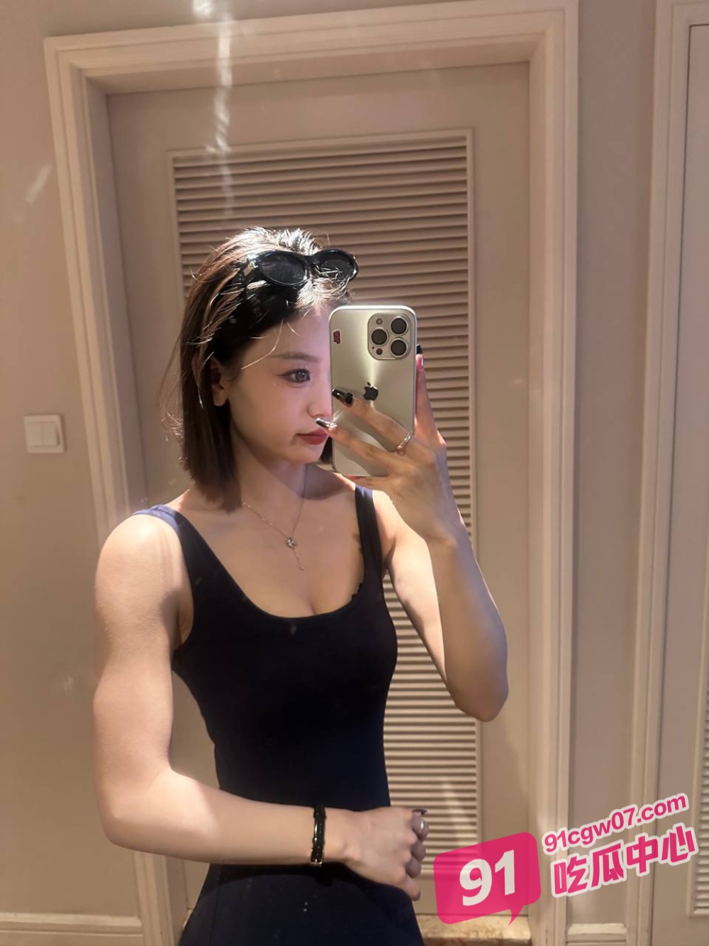 黑龙江换妻聚会 淫荡姐妹花共享老公 俩个骚货无比兴奋 场面热烈堪比AV现场 配图3