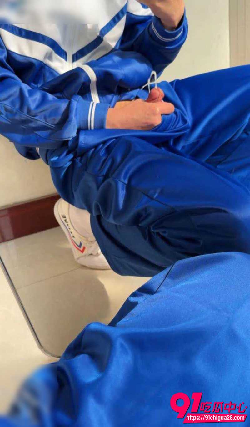 海角大神用性爱回馈母爱 1