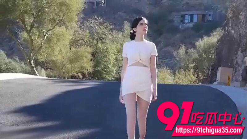欧美女网黄Giulia户外极限露出自慰3