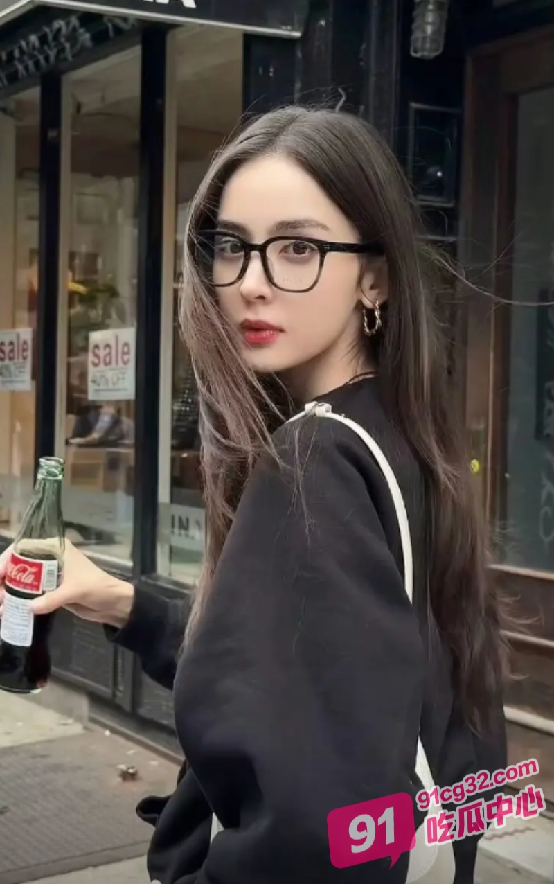 古力娜扎爆改短发女老板 全身涂油瑜伽垫激情做爱！ 配图5