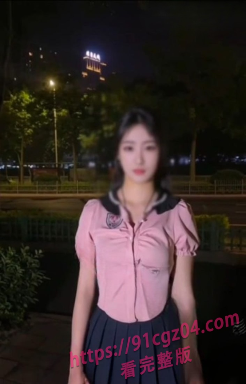 制服少女深夜街头露出骑行 用坐垫自慰狂欢 真是无奇不有啊!