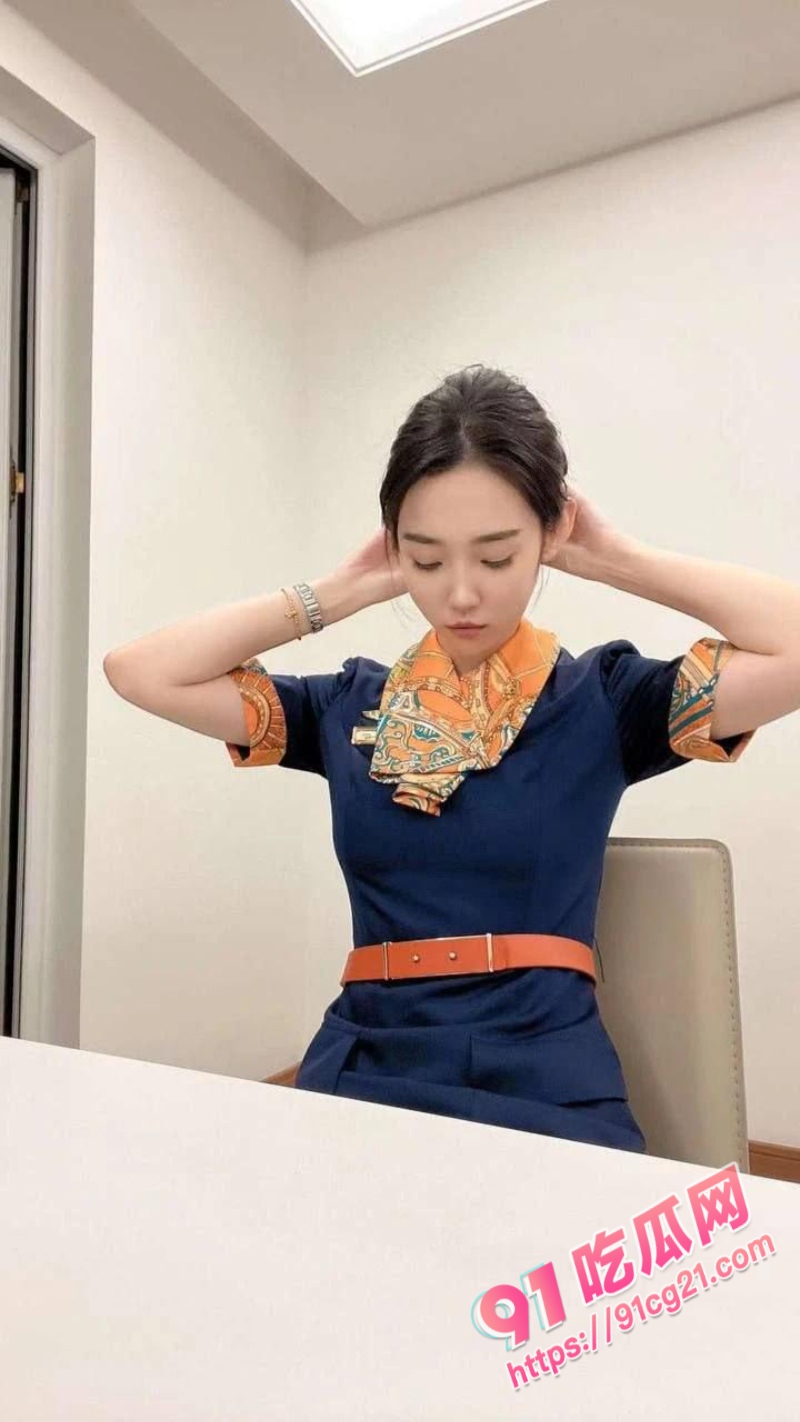 青岛航空乘务长张颖 脚踏多条船 吞吐不同资本大佬的肉棒！ 配图2