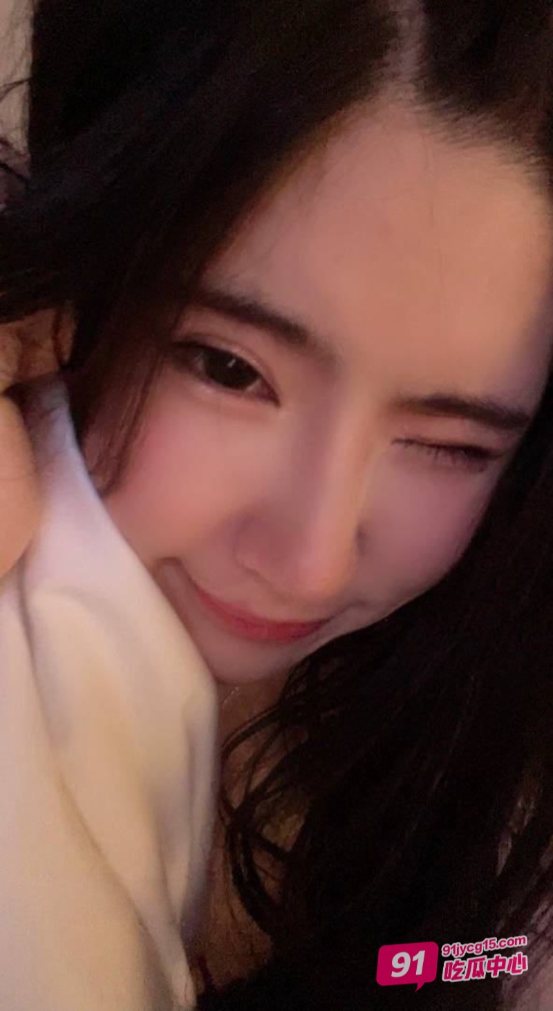 酷似刘亦菲的极品女神 S身材人瘦奶大 被金主调教得很乖巧 配图4