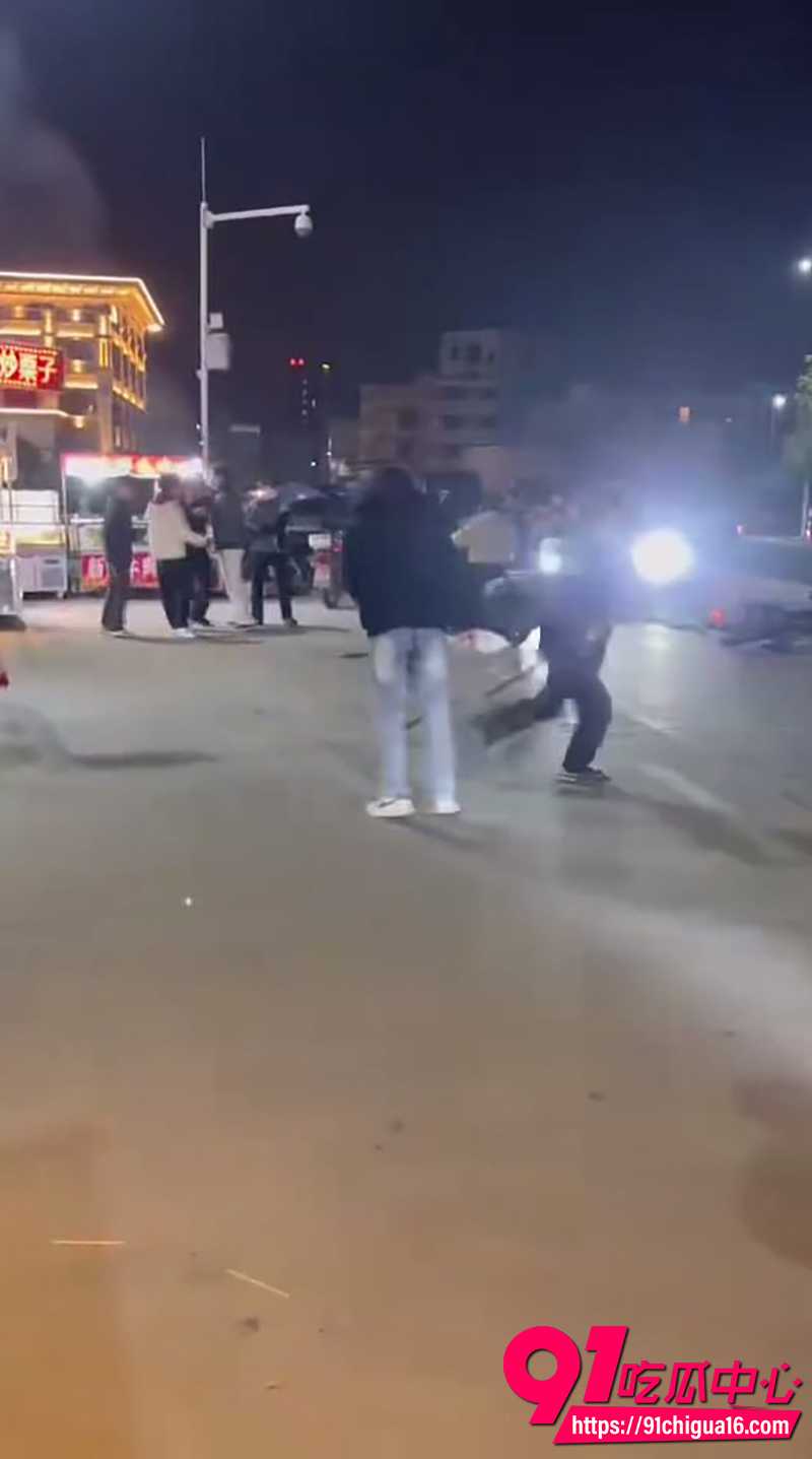 精神小伙打架 4