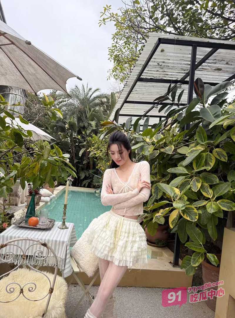 硬核抓奸名场面 女子角落瑟瑟发抖 小伙被扯着暴揍!