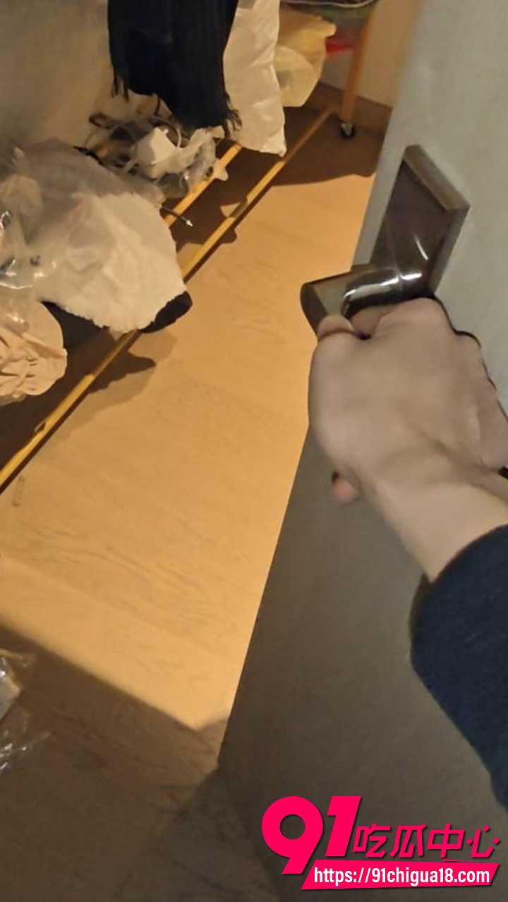 儿子偷拍妈妈洗澡后直接床上强上3 儿子偷拍妈妈洗澡后直接床上强上3