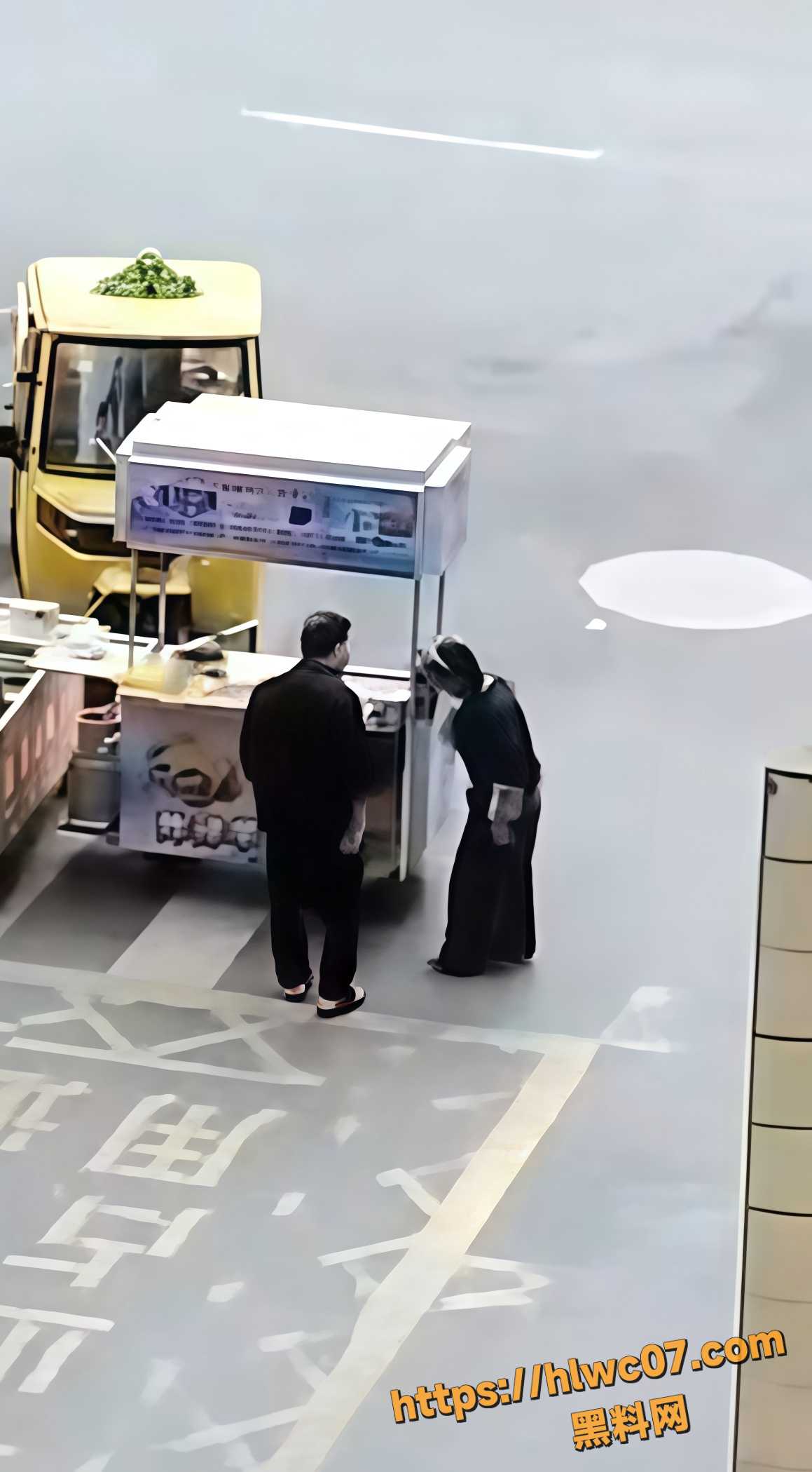 贵州遵义 街头杀人案 一男子拿刀砍死了摆摊的女子 现场视频曝光