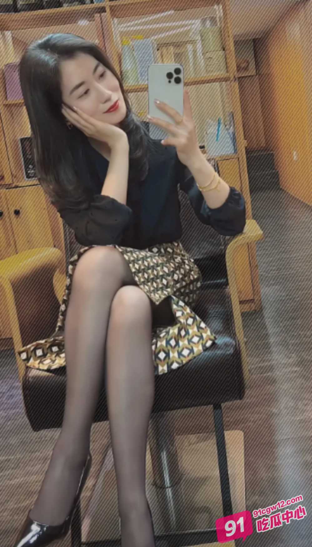 熟女偷情露脸合集 正爽时接电话 一个比一个骚 对白清晰刺激! 配图2