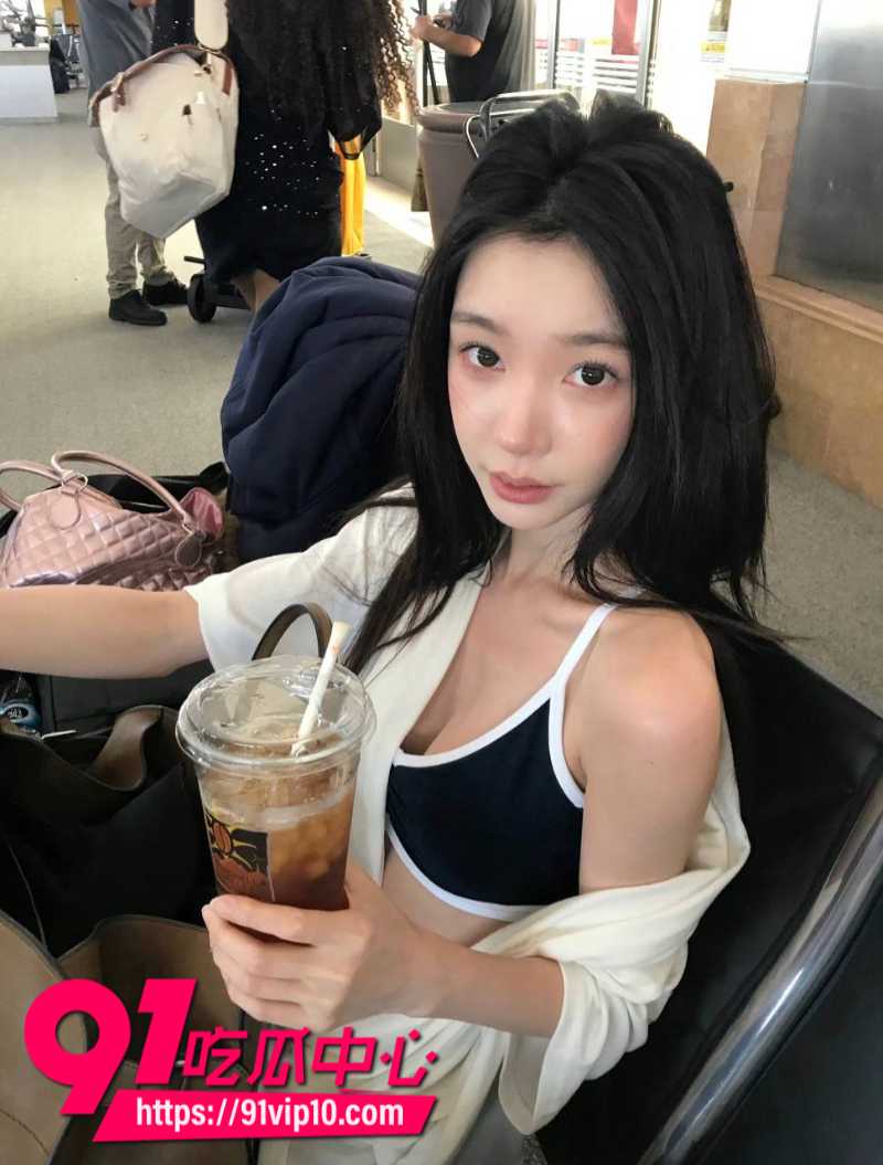 国内男明星胡彦斌和女友易梦玲冲上微博热搜第一从马尔代夫海边激吻到2026年零互动两人疑似分手3 国内男明星胡彦斌和女友易梦玲冲上微博热搜第一从马尔代夫海边激吻到2026年零互动两人疑似分手3