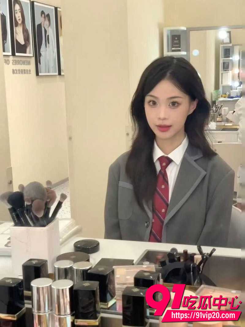 广西艺术学院邓乐颖 娃娃脸校花女神 为了金钱被富家学长3p调教 大量口交自拍流出！
