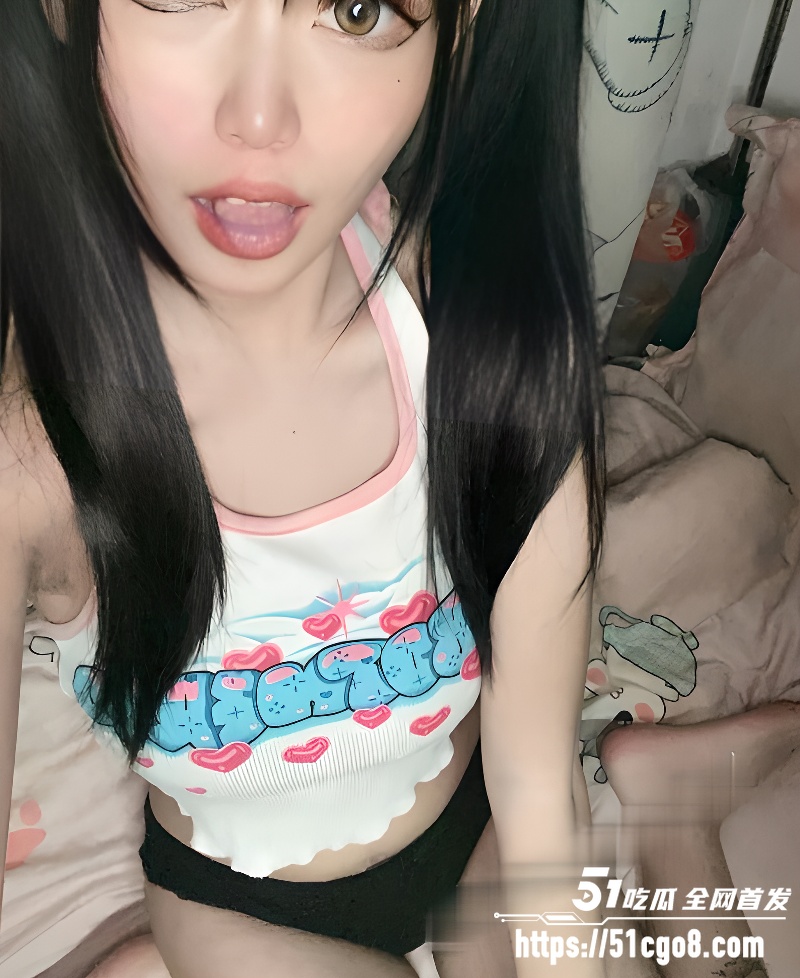 巨乳肥臀大学生宿舍自慰 1 巨乳肥臀大学生宿舍自慰 1