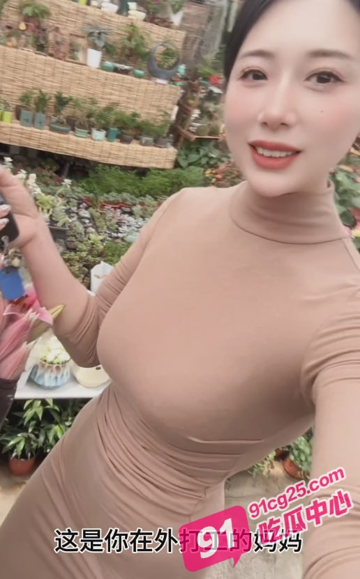 惊天乱伦大瓜！离家出走的骚妈妈忍不住寂寞竟然主动回家献身自己儿子！ 配图