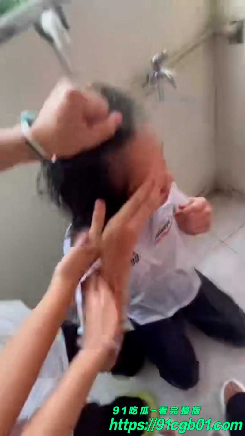 广西梧州市苍梧县石桥中学八名女生围殴一名女生网页素材4素材水印版 广西梧州市苍梧县石桥中学八名女生围殴一名女生网页素材4素材水印版