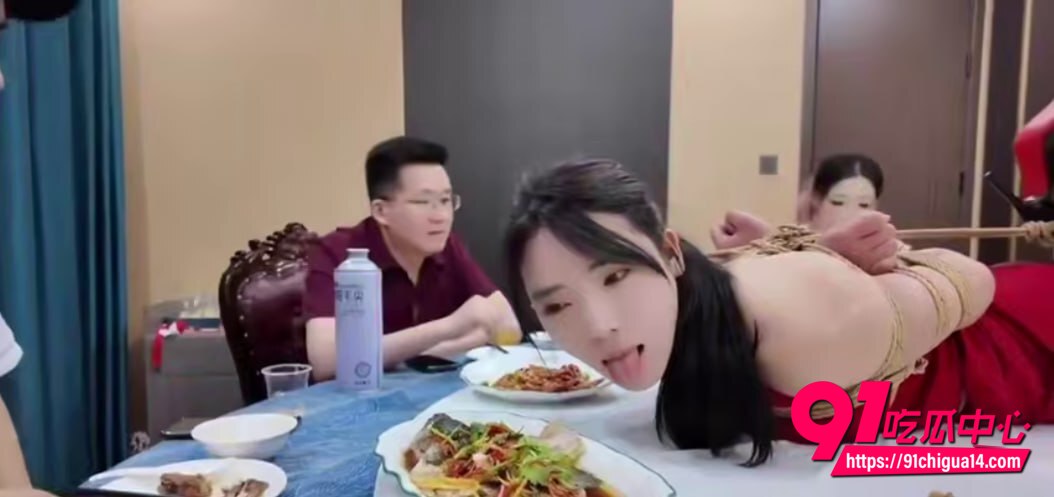 旋转餐桌捆绑Play视频4 旋转餐桌捆绑Play视频4