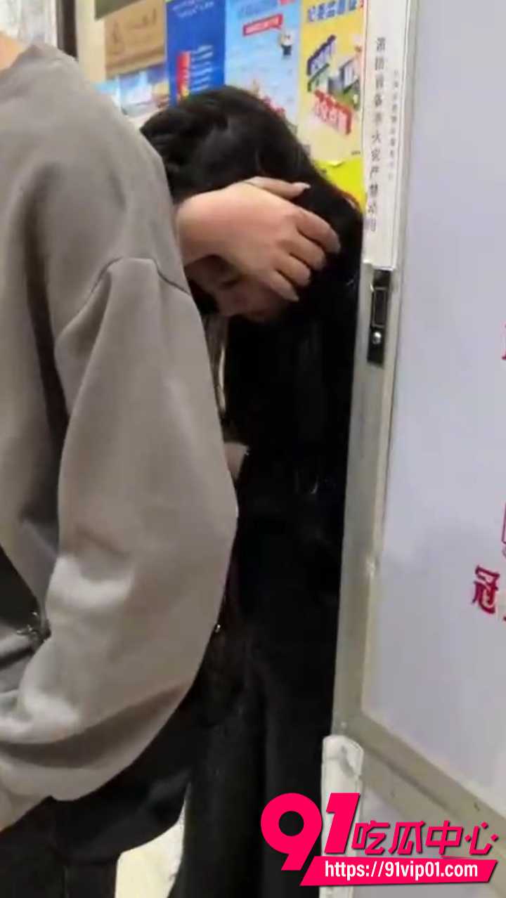 浙江小区原配抓奸丈夫和小三出轨4 浙江小区原配抓奸丈夫和小三出轨4