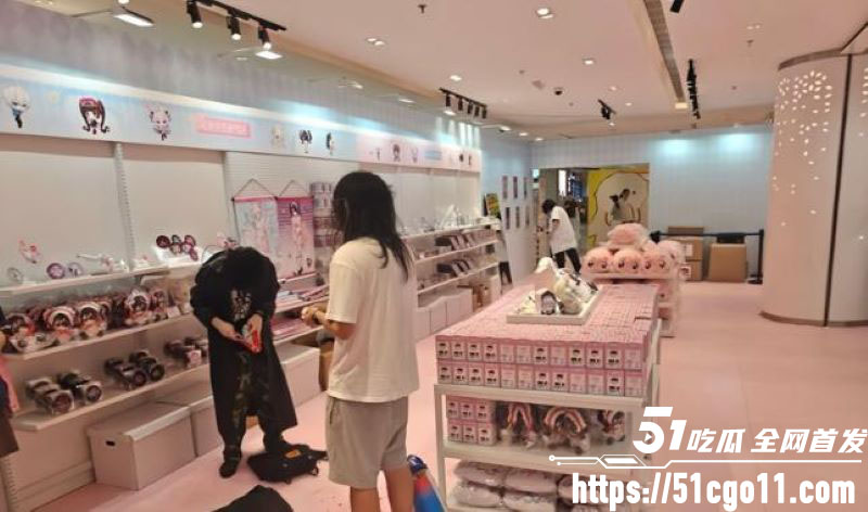 上海南京路超天酱快闪店上演真人血案 2 上海南京路超天酱快闪店上演真人血案 2