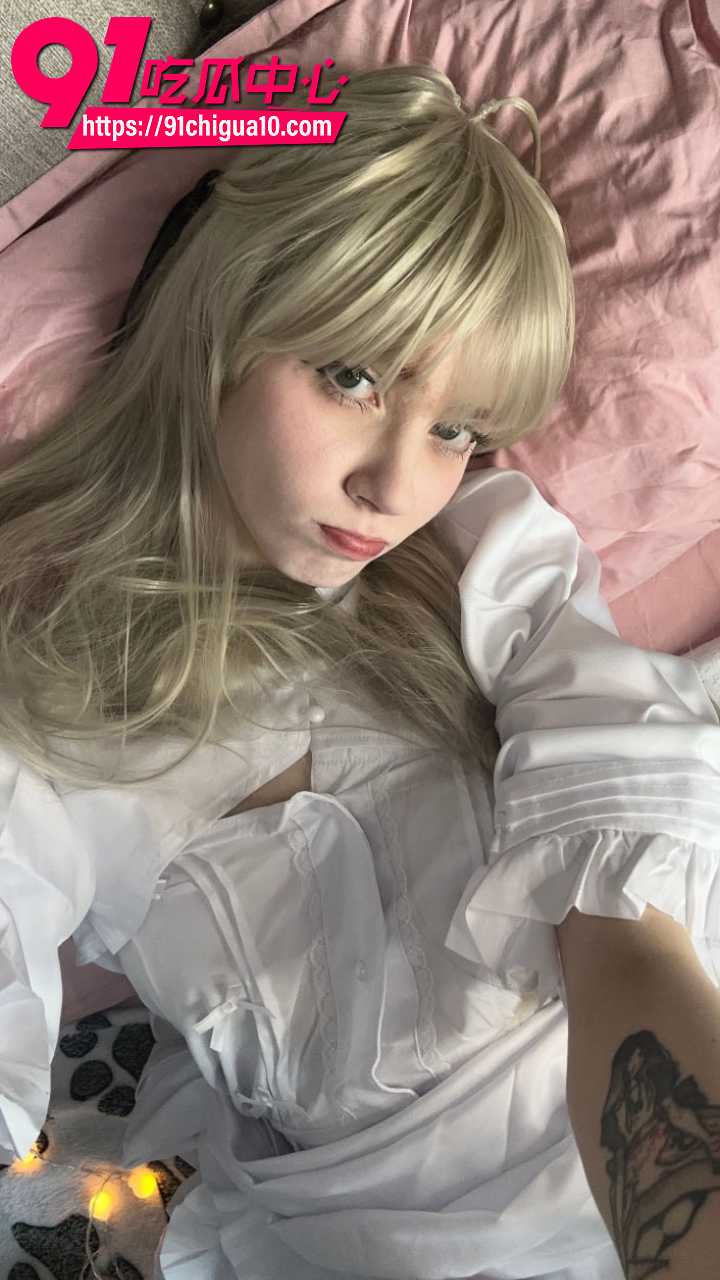 俄罗斯芬兰混血网红YourSmallDoll全裸浴缸大开腿露嫩穴 Cosplay黑丝撕裆掰穴自慰喷水超骚