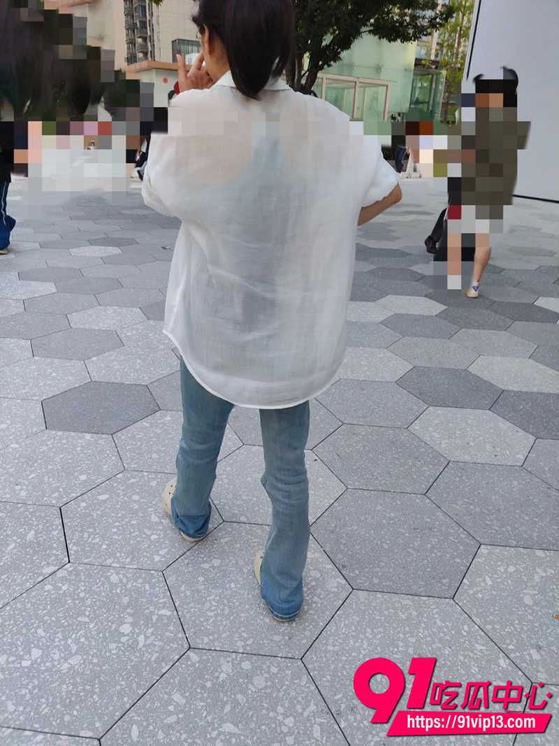 海角大神小毅和夹子妈妈新作 给骚妈全身湿热油推按摩 从大腿内侧一路推到私处再激情啪啪!