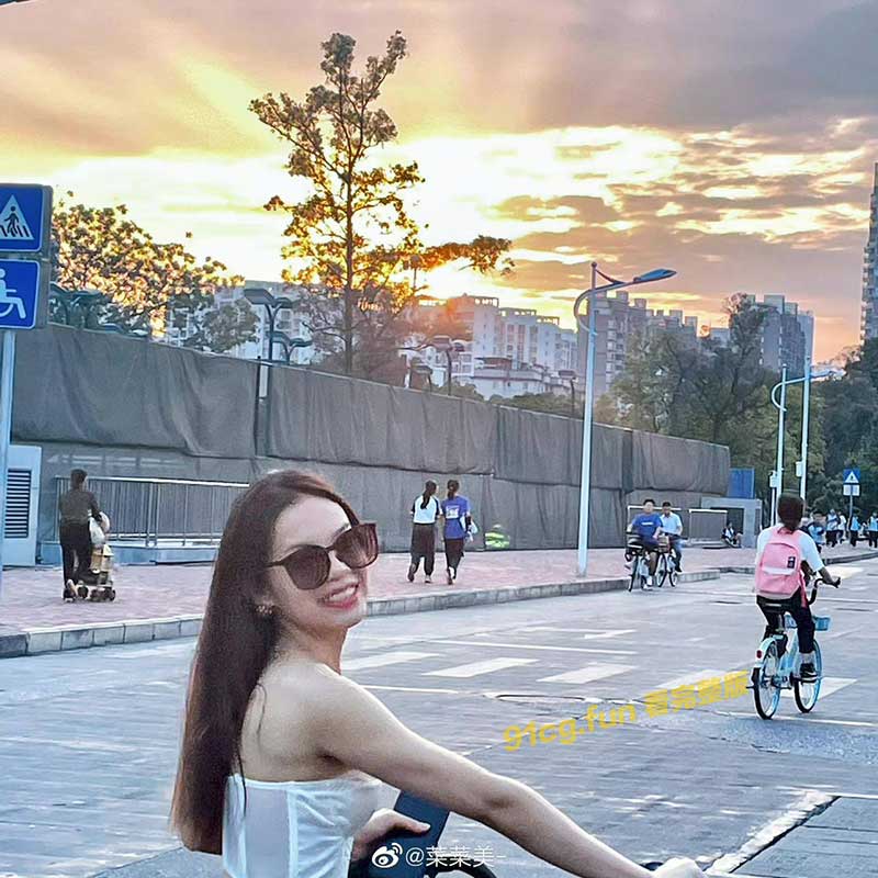 广西行健文理学院女海后 黄姝瑾 出轨大瓜 与周翔性爱视频不雅照流出 实锤骚逼一枚