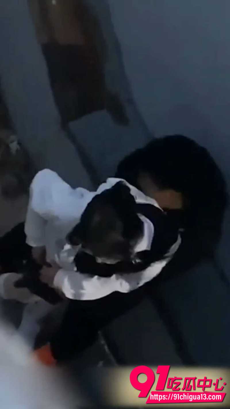 青岛海洋技师学院眼镜婊女大学生跟男友野战4