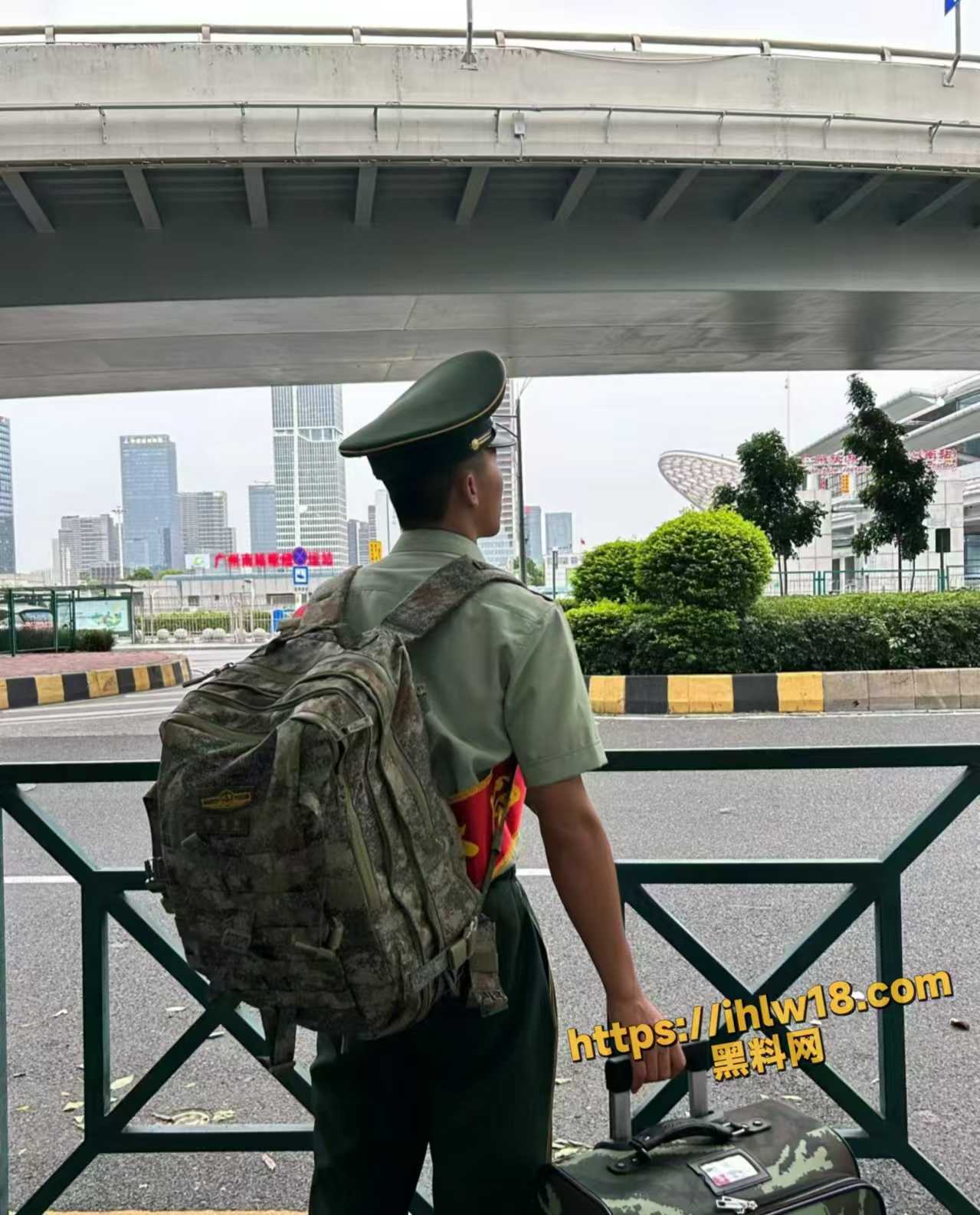 那一晚的吵架 我终于操到了让我魂牵梦绕的已婚已孕女同事 她的身材让我无比迷恋~ 配图